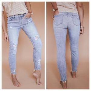 NWT Kan Can Light Wash Distressed Skinny Jeans